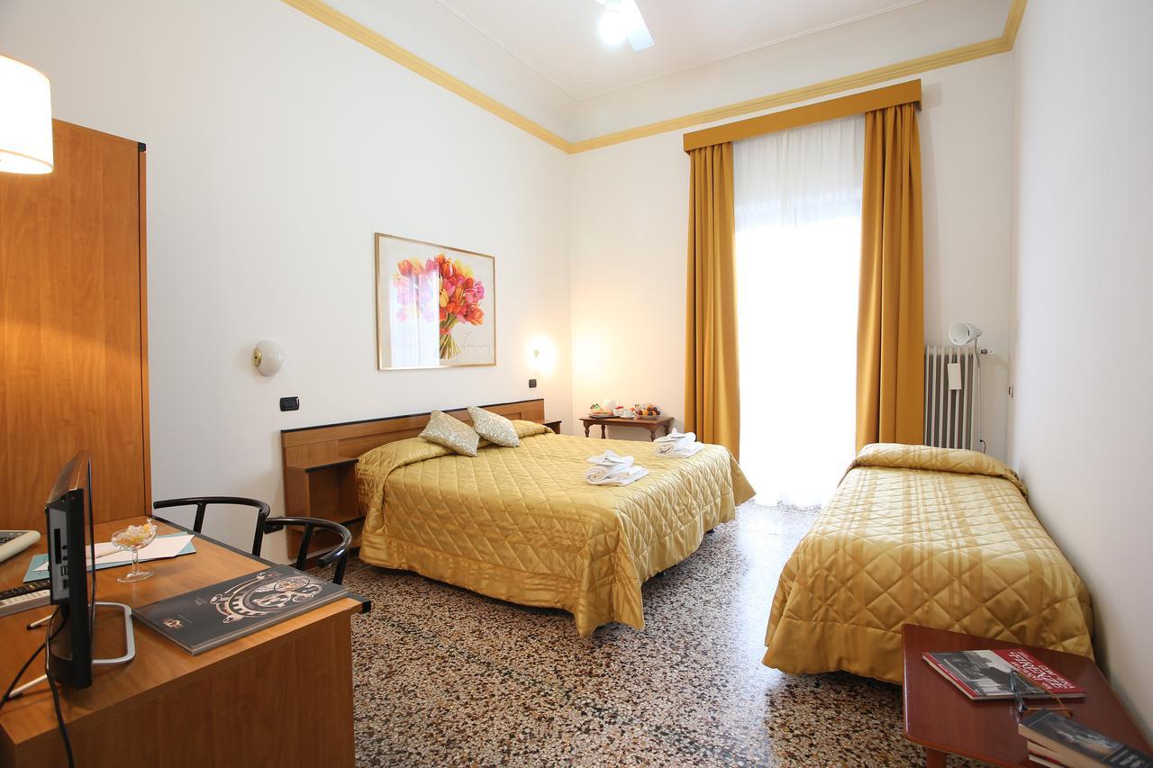 Hotel Casa Del Lago Florence Exterior photo