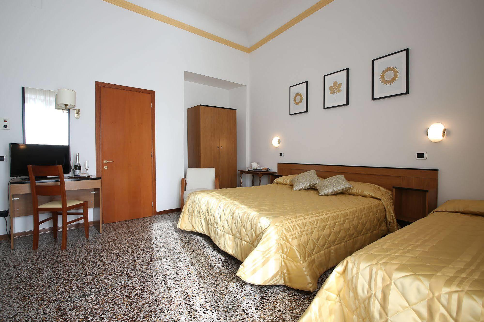 Hotel Casa Del Lago Florence Exterior photo