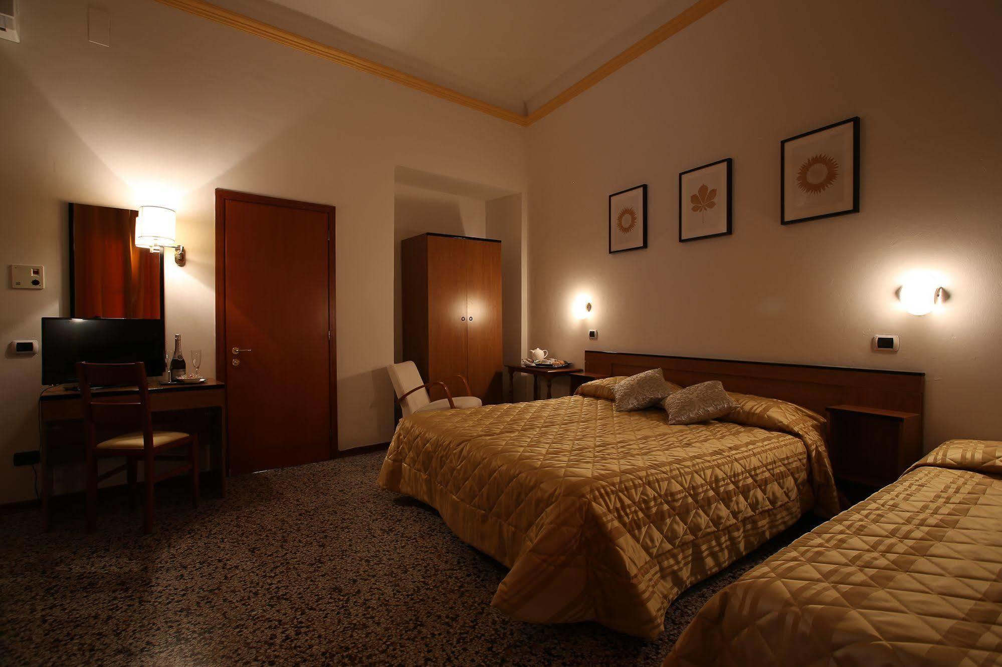 Hotel Casa Del Lago Florence Exterior photo